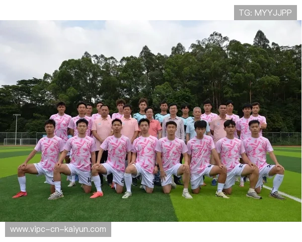 足球俱乐部与本地学校共同推进校园足球课程，足球培训机构与校园的合作方案